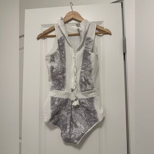 Lululemon 8, White and Gray Sleeveless Zip-Up bathing suit